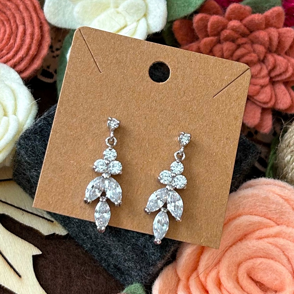 NWT Silver Diamond Drop Earrings